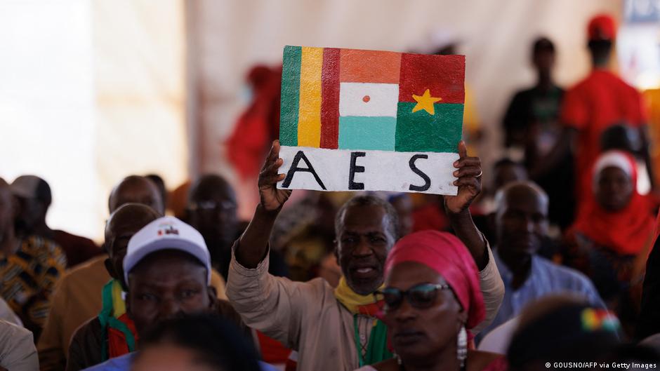 Passeport AES : progrès et retards dans sa mise en place au Sahel