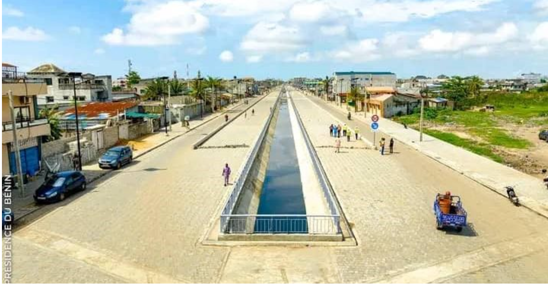 paysage routier moderne au bénin