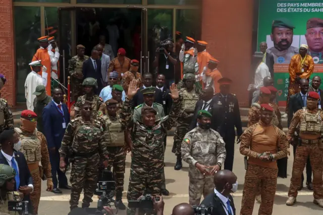 Les dirigeants militaires du Mali, du Burkina Faso et du Niger lors du sommet de l'AES à Niamey en juillet 2024