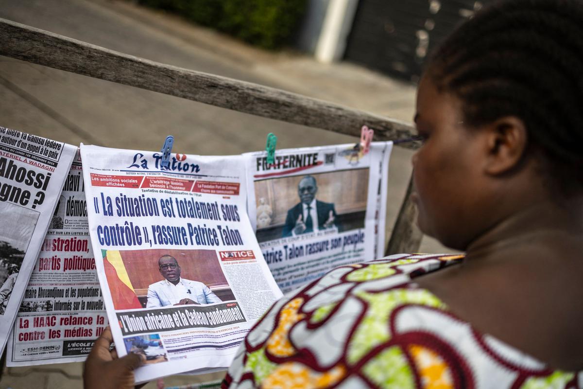 Coup d’état avorté au Bénin : les putschistes en fuite, otages libérés
