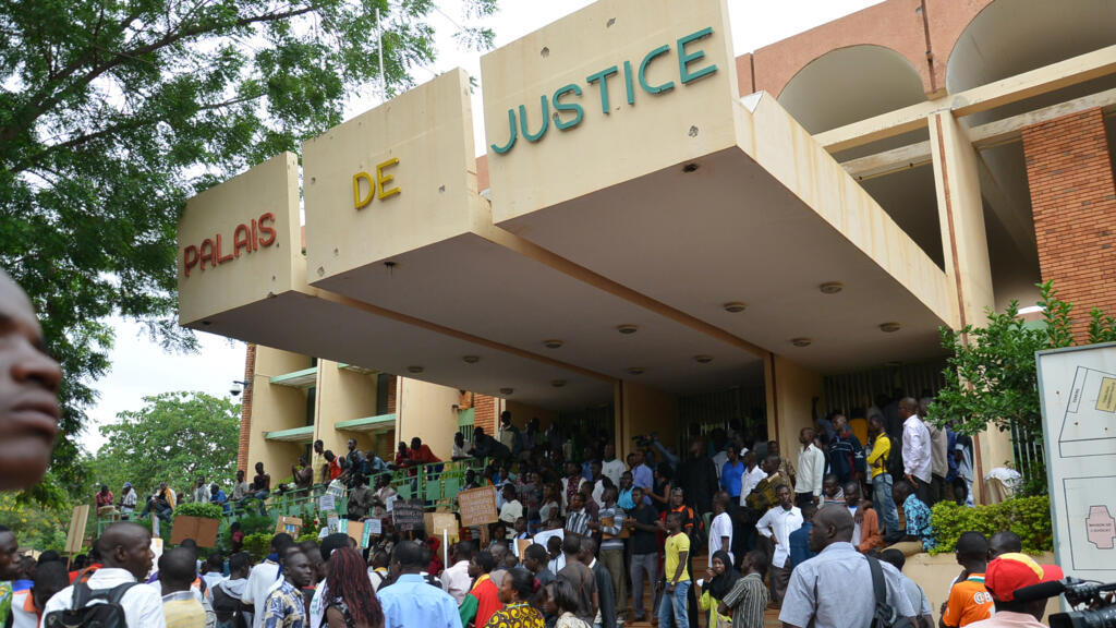 Junte burkinabè : la lutte contre la corruption frappe les douaniers et magistrats