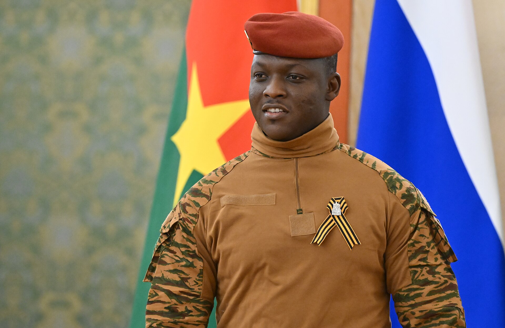 Ibrahim traoré incarne-t-il vraiment le renouveau du Burkina Faso ?
