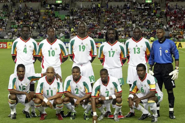 L’équipe du Sénégal en 2002 lors de la Coupe du Monde en Corée du Sud et au Japon.