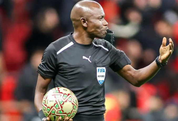 Finale Ligue des champions CAF : l’AS FAR rejette l’arbitre Jean-Jacques Ndala et exige son remplacement immédiat