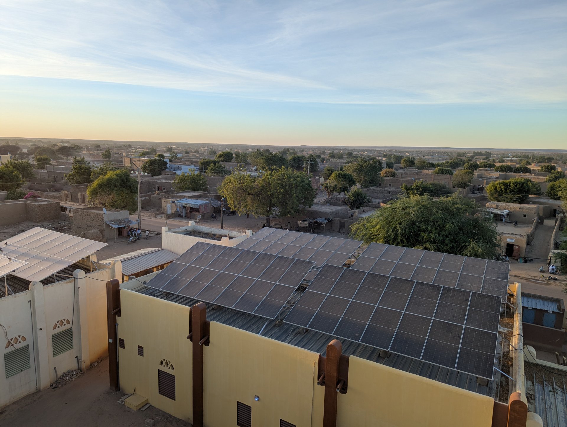 Panneaux solaires installés par MSF à l'hôpital de Niafounké, au nord du Mali