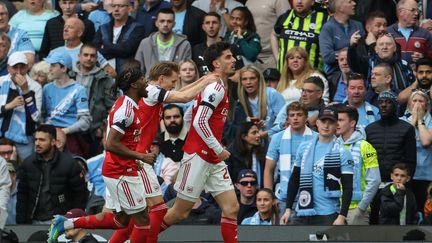 Noni Madueke, Martin Odegaard et Kai Havertz célèbrent leur victoire en Premier League