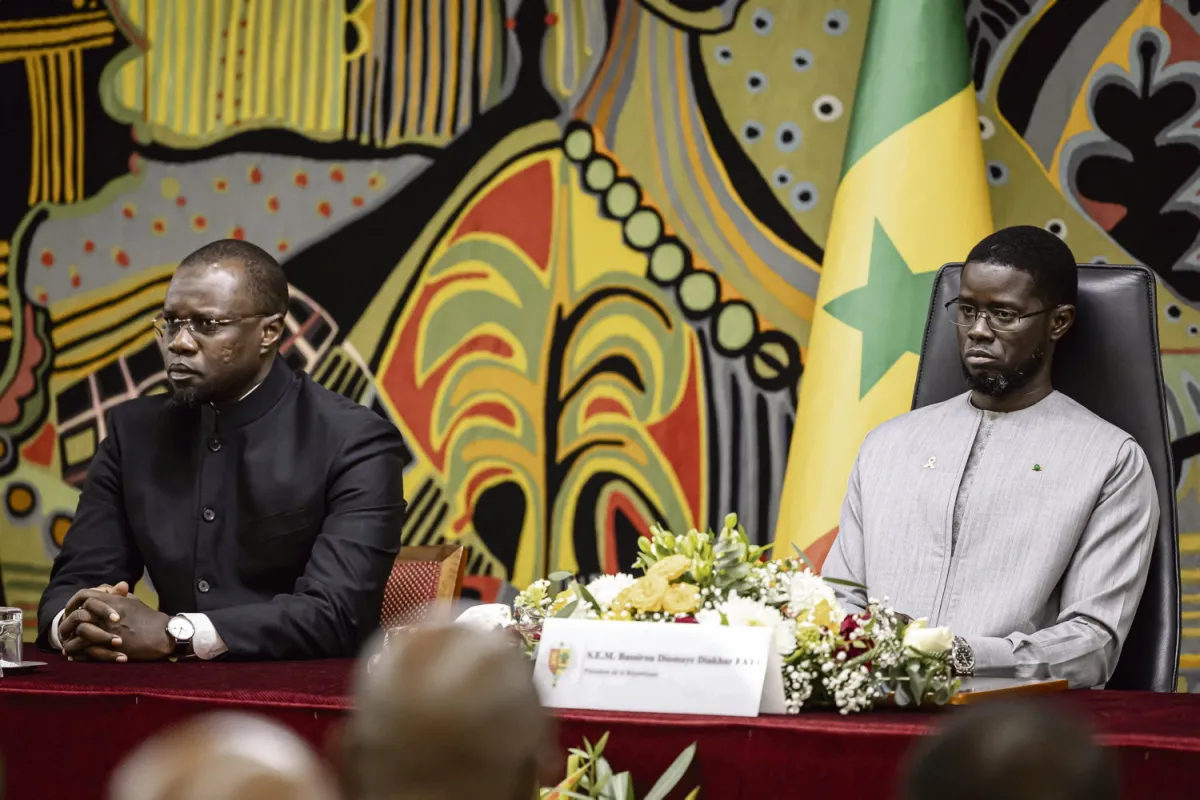 Bassirou Diomaye Faye et Ousmane Sonko lors d'un discours