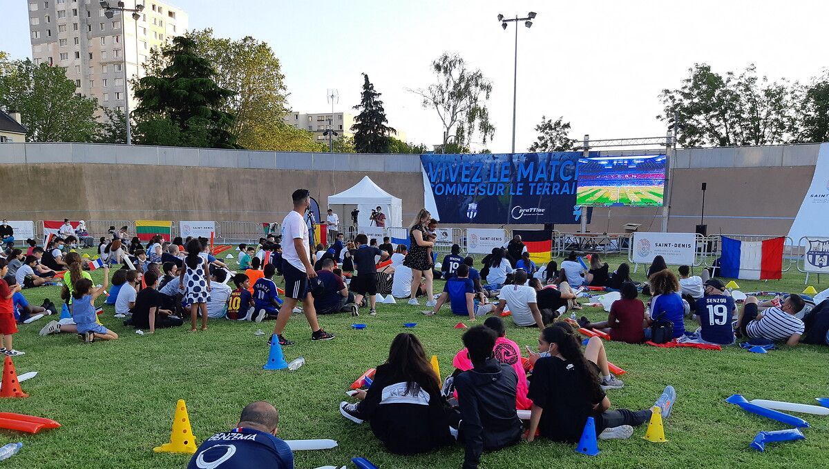 Fan zone lors d'un événement sportif en Île-de-France