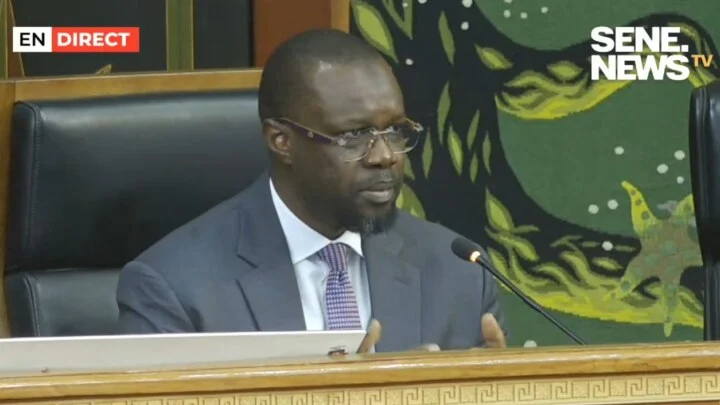 portrait d'Ousmane Sonko lors d'un discours