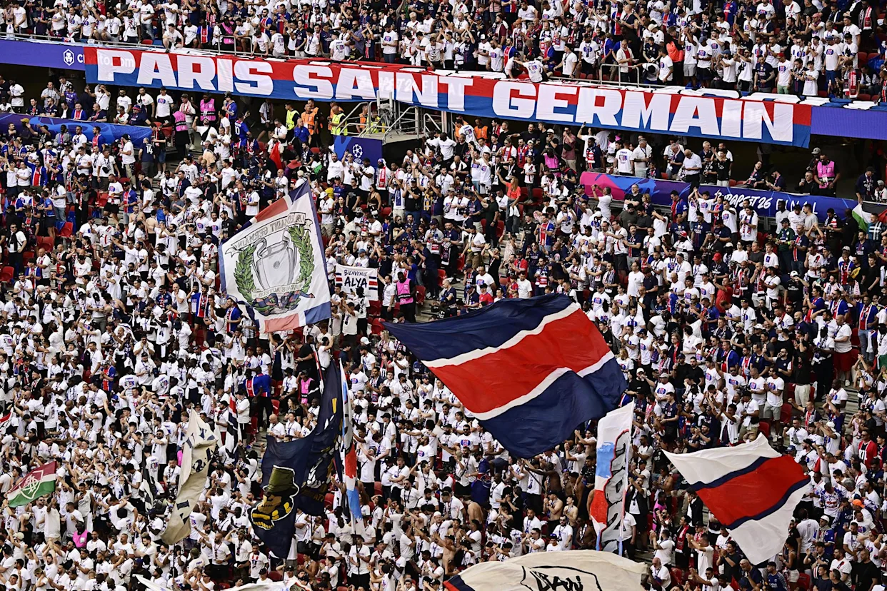 Stade du Parc des Princes rempli avant la finale de Ligue des champions entre le PSG et Arsenal