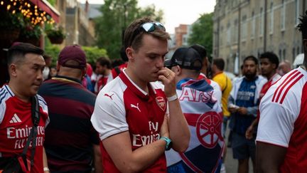 La déception des supporters d'Arsenal après leur défaite face au PSG en finale de la Ligue des champions, à Londres, le 30 mai 2026