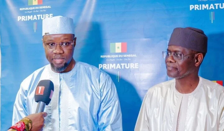 Primature : images de la passation de services entre Ousmane Sonko et Al Aminou Lo Primature : les images de la passation de services entre Ousmane Sonko et Al Aminou Lo