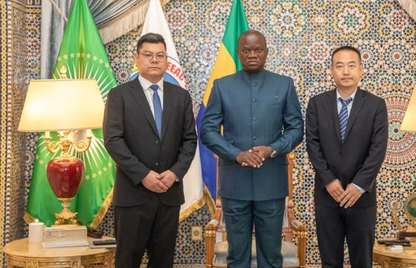Le président Oligui Nguema avec la délégation de COVEC