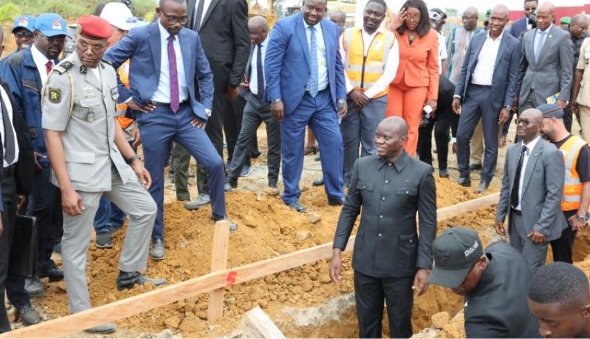 Oligui Nguema lors du chantier de construction à Bikélé Nzong