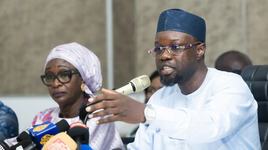 Portrait d’Ousmane Sonko lors d’une conférence de presse au Sénégal