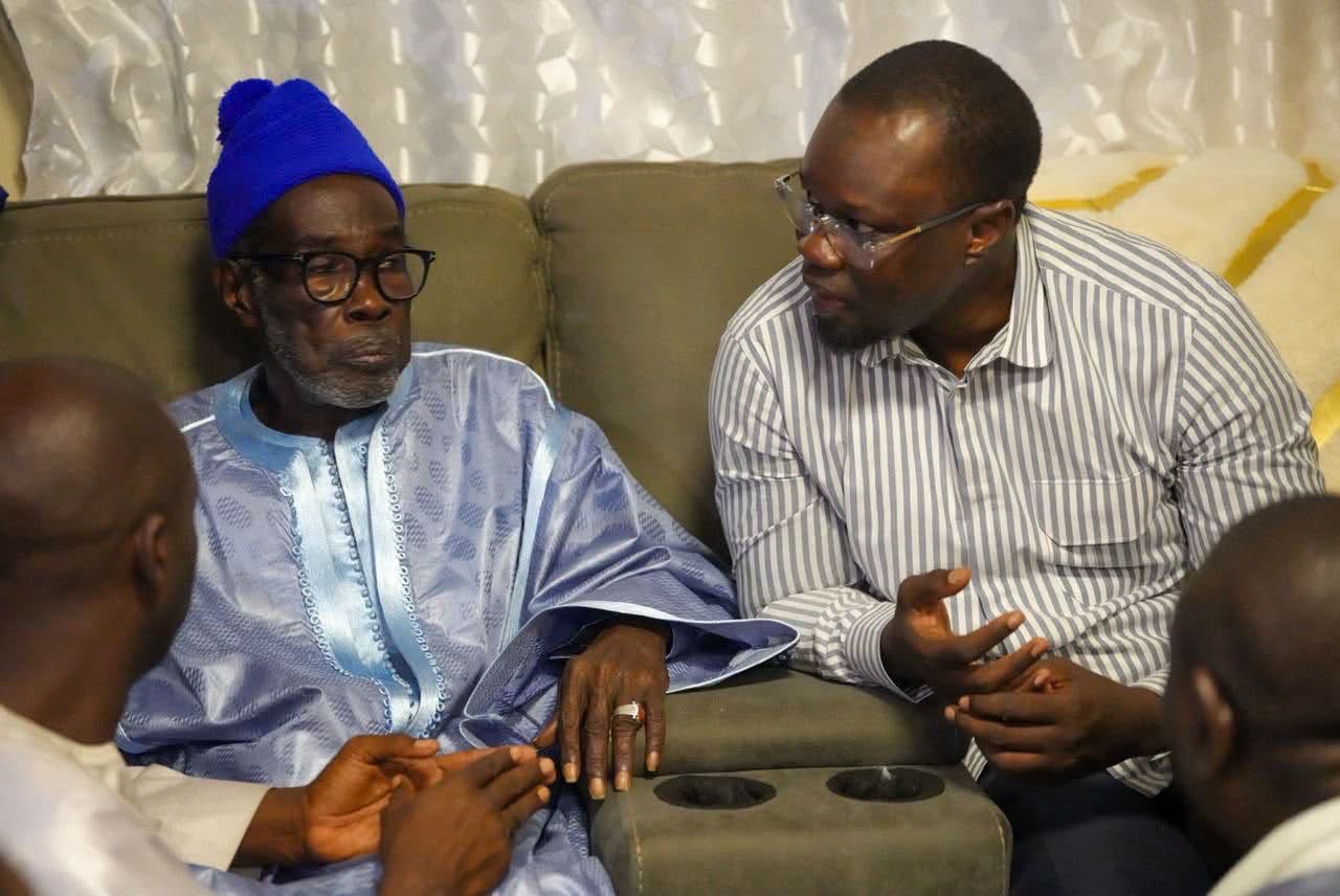 Décès de serigne abdou bakhi mbacké : sonko rend hommage au guide religieux du Sénégal