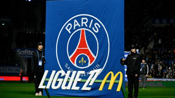 Kang-In Lee avec le maillot du PSG