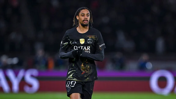 Bradley Barcola avec le maillot du PSG