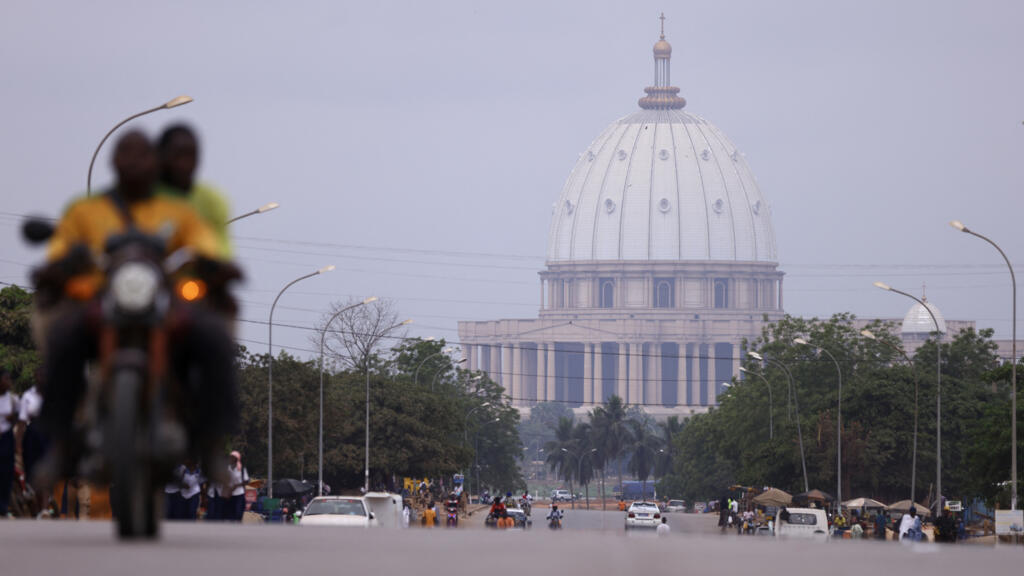 basilique Notre-Dame de la Paix à Yamoussoukro, symbole de l'expansion urbaine