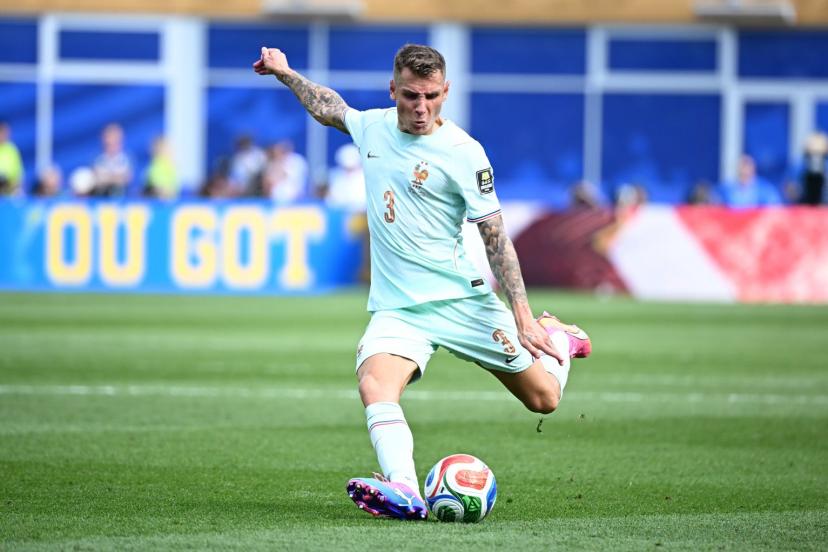Lucas Digne en action avec Aston Villa