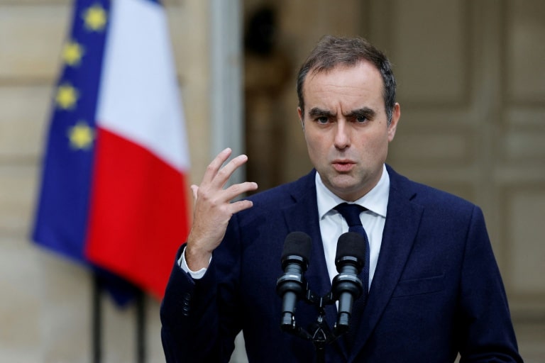 Sébastien Lecornu lors d'une réunion diplomatique