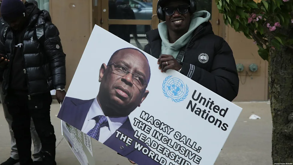 Photo d'une rencontre officielle entre deux responsables sénégalais