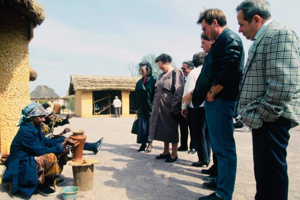 Le village de Bamboula, symbole des pratiques coloniales tardives