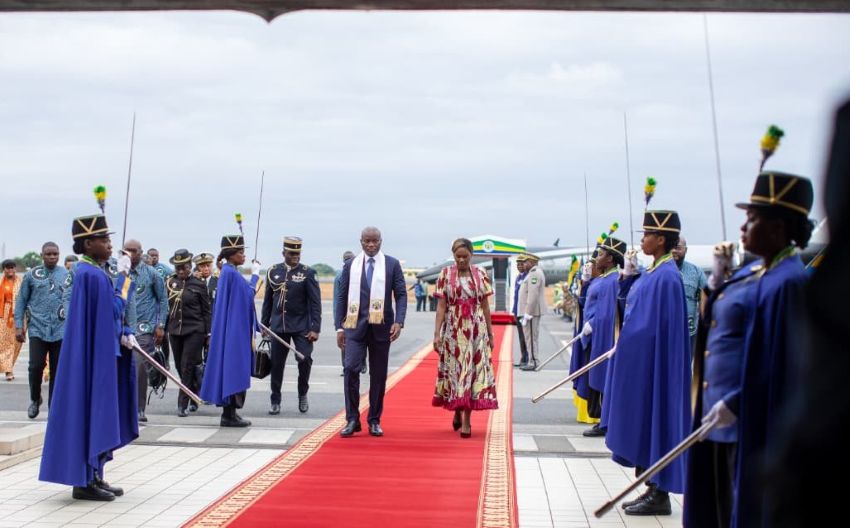 Le président gabonais Oligui Nguema et son épouse de retour à Libreville