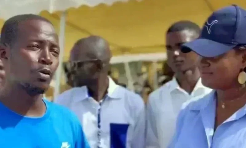 Abdou Lô rejoint le PASTEF Abdou Lô, petit frère du Premier ministre, rejoint le PASTEF