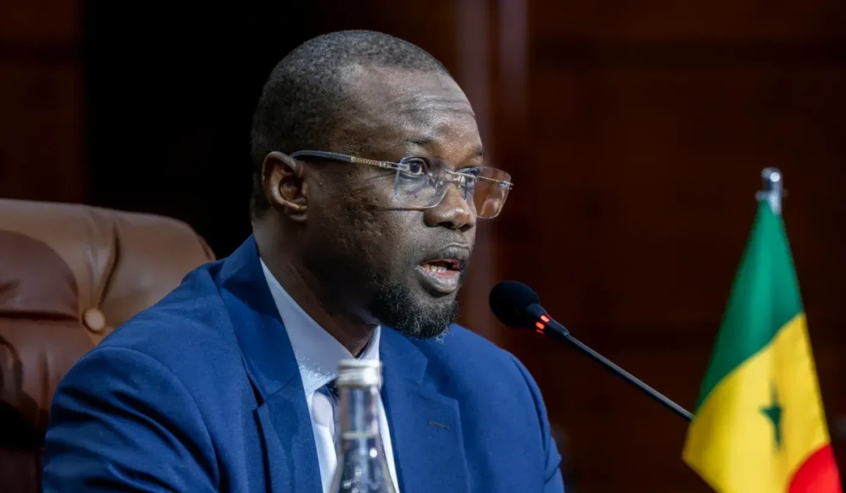 Portrait de Ousmane Sonko à l'Assemblée Nationale Portrait officiel de Ousmane Sonko devant l'Assemblée Nationale du Sénégal