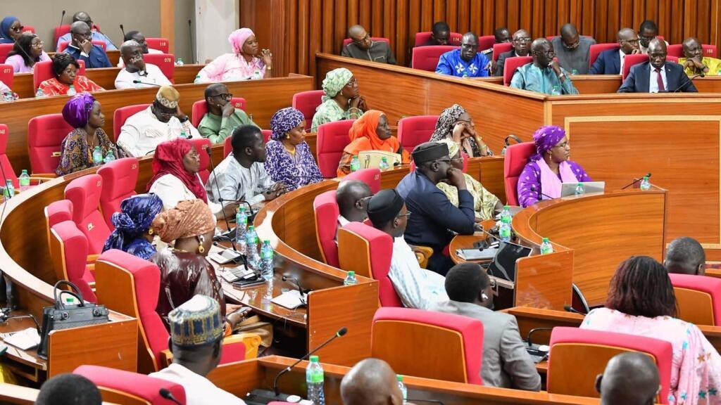 Les députés sénégalais ont adopté le 17 août 2026 une loi renforçant la transparence du patrimoine des hauts responsables.