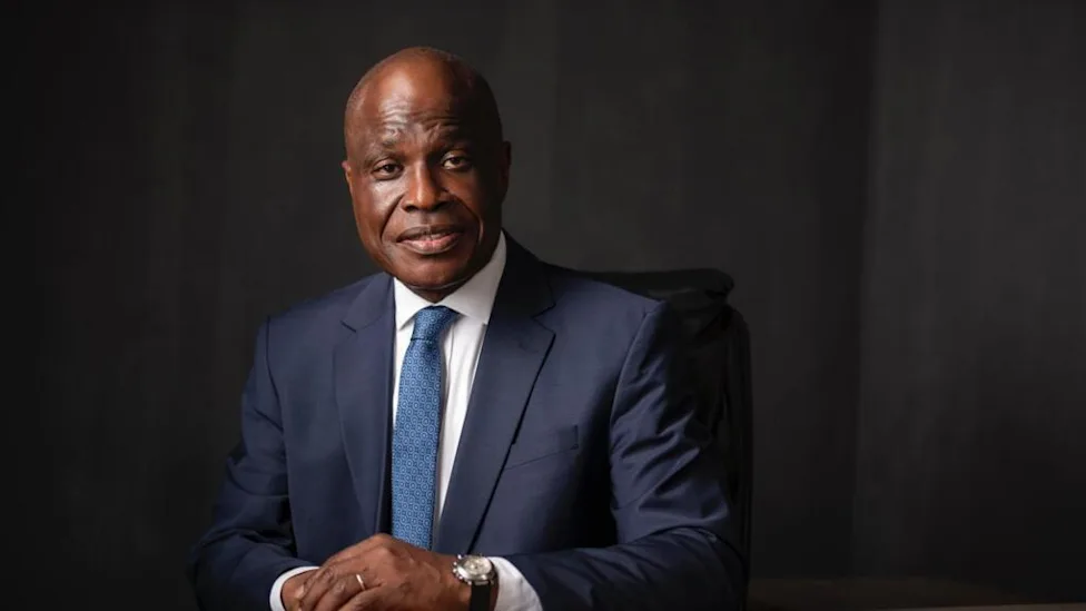 Portrait de Félix Tshisekedi et logo de la coalition C64 en RDC